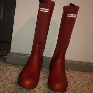 Women’s red Hunter boots, never worn, size 9 US